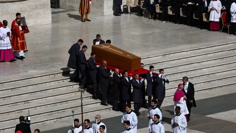 Lamtumirë Papa Françesku! Kush janë liderët që marrin pjesë në ceremoninë mortore. Në Shqipëri sot ditë zie