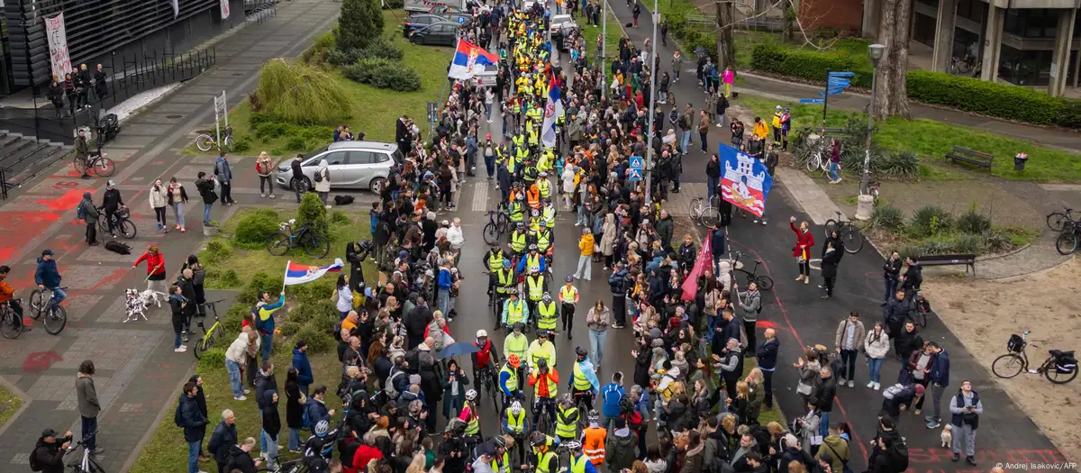 Serbi: Studentët protestues nisen me biçikleta drejt Strazburgut