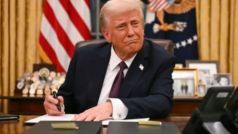 “I fryrë, burokratik dhe i paaftë”/ Trump reformon DASH