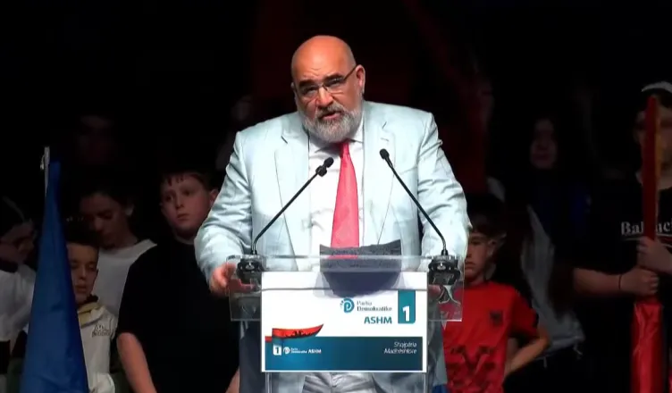 LaCivita thirrje shqiptarëve: Votoni për Berishën që ta bëni Shqipërinë të madhe përsëri