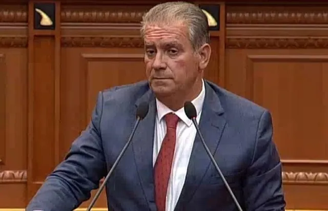 U shoqërua nga policia, Adriatik Alimadhi: Më tërhoqën zvarrë dhe më goditën me grushte