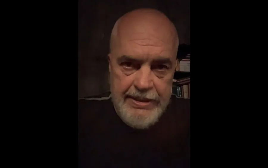 “Je autik”/ Pas zemëratës në rrjet, Rama kërkon ndjesë. Por fyen sërish