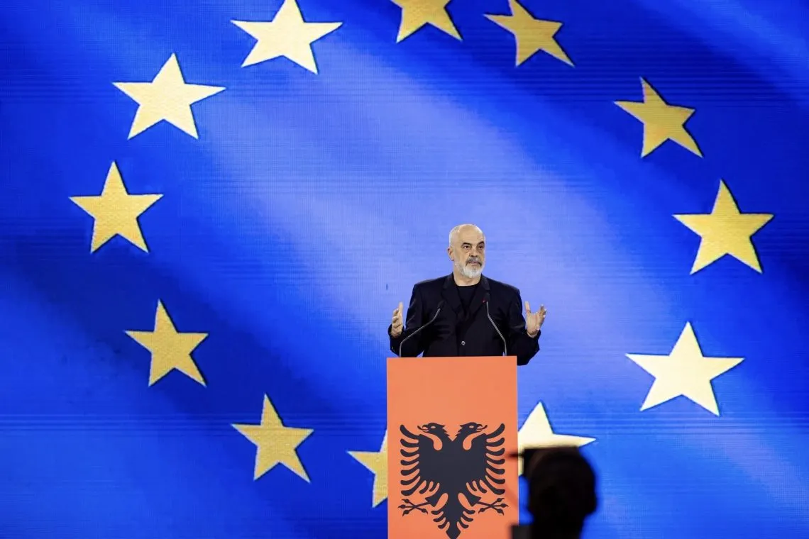 Integrimi Evropian, një dekadë në thuajse vendnumëro! BIRN: Rama ka kthyer premtimin, por progresi drejt standardeve të BE-së ka qenë minimal