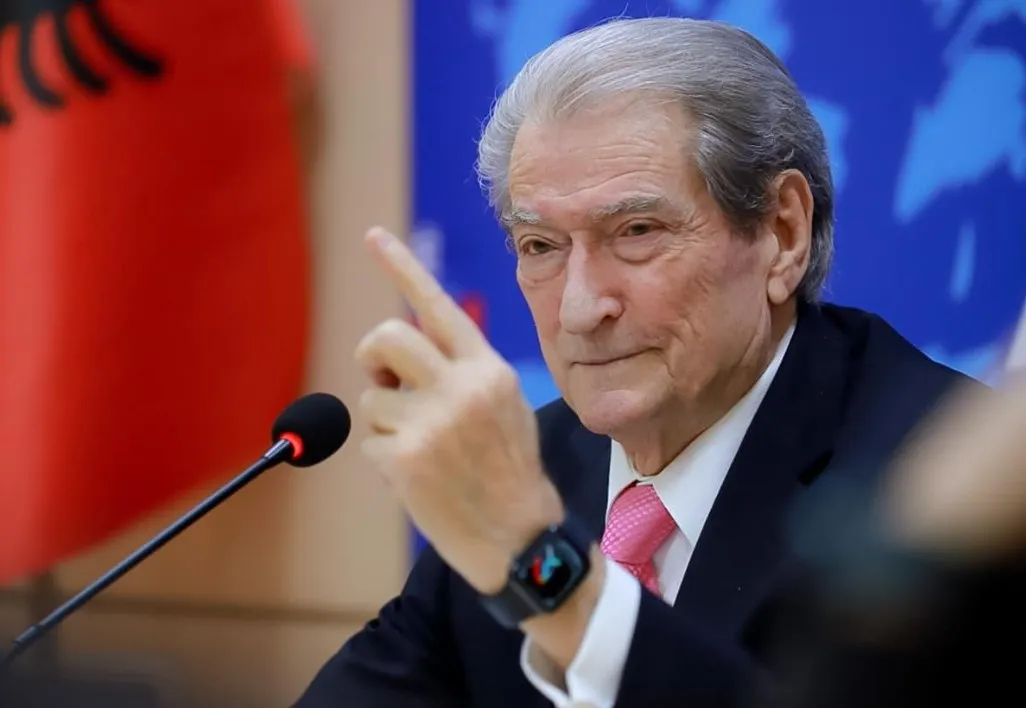 “Agjent i Vjosa Hysenajt”/Berisha: Personi i kapur duke blerë votën për PD-në, i futur nga Ardi Veliu