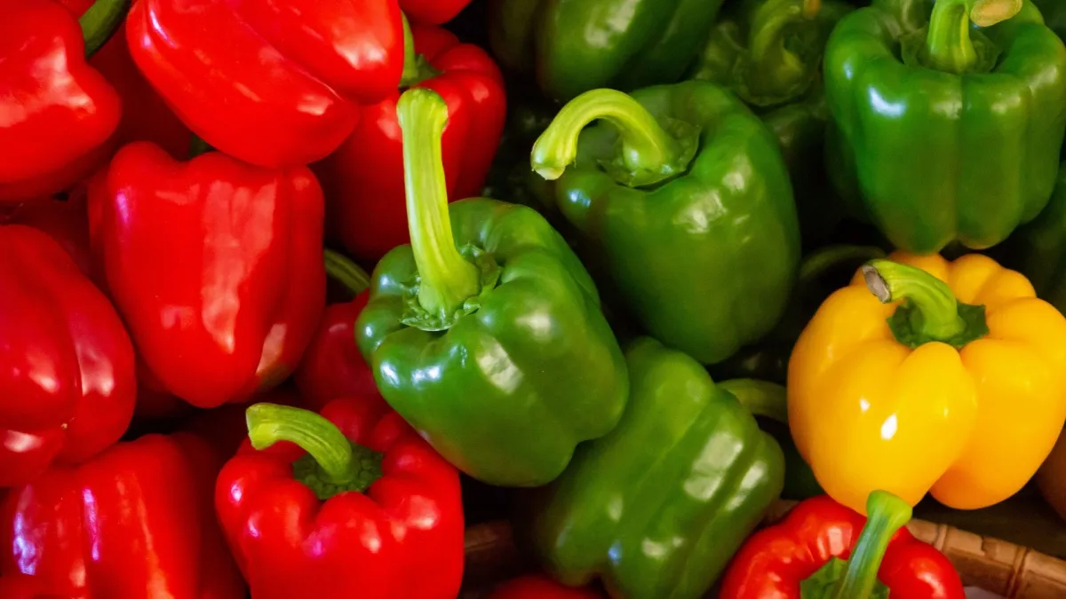 Vazhdojnë skandalet me ushqimet shqiptare. BE-ja ndalon specat me pesticide