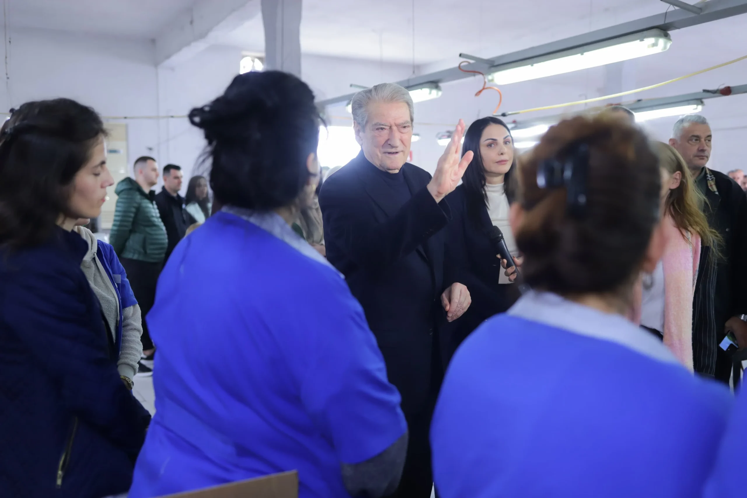 “Taksa e sheshtë 10% është edhe në Bibël e Kuran. Rritje pagash dhe ulje me 40% çmimit të aftës”. Berisha: Pse duhen masat tona fiskale