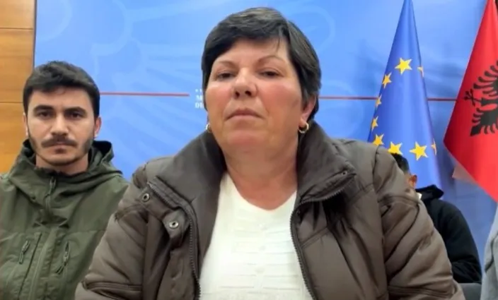Fermerët e midhjes futen në grevë, zaptojnë ministrinë e Bujqësisë: Po na mohojnë punën dhe favorizojnë oligarkët