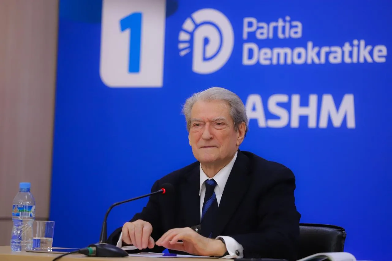 Berisha “zbërthen” listën e socialistëve: Grupi Xhafaj është armiqësor, hapur fare