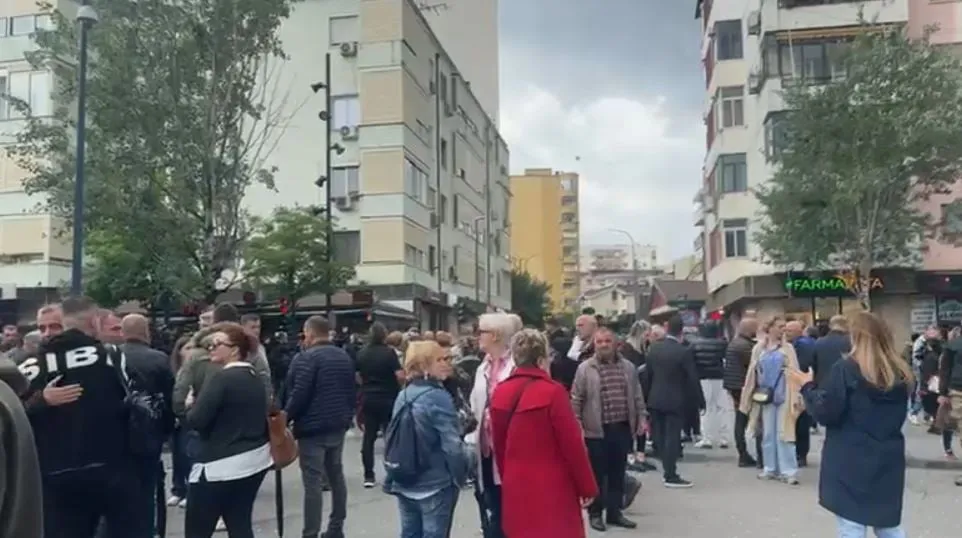 “Duam votat tona”: Opozita del në protestë pas zgjedhjeve