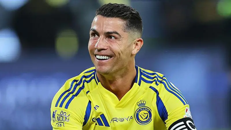Ronaldo kryeson sërish listën e atletëve më të paguar të Forbes, si renditet rivali i tij Lionel Messi