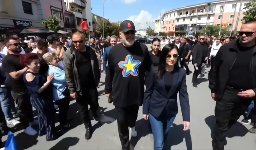 Banorët e Fushë-Krujës protestojnë vizitën e kryeministrit: Rama ik!