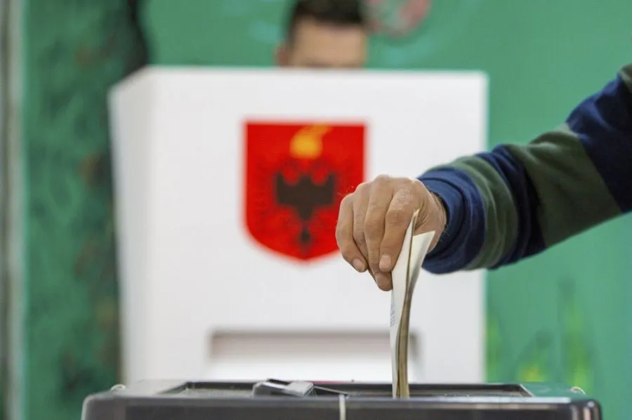 Problemet me votën e Diasporës, PD: S’do lejojmë të numërohen thasët e mbushur nga patronazhistët e PS-së