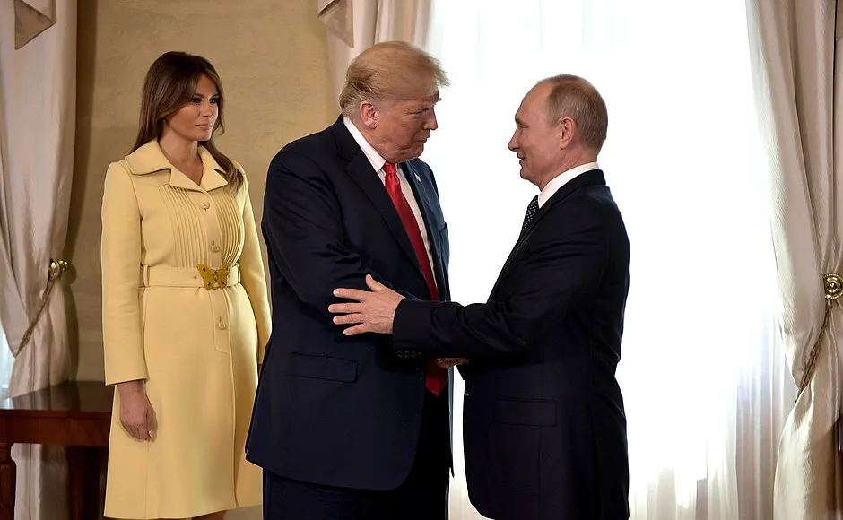 “Rusët e pëlqejnë shumë Melanian”/ Trump zbulon çfarë i tha Putin në telefon