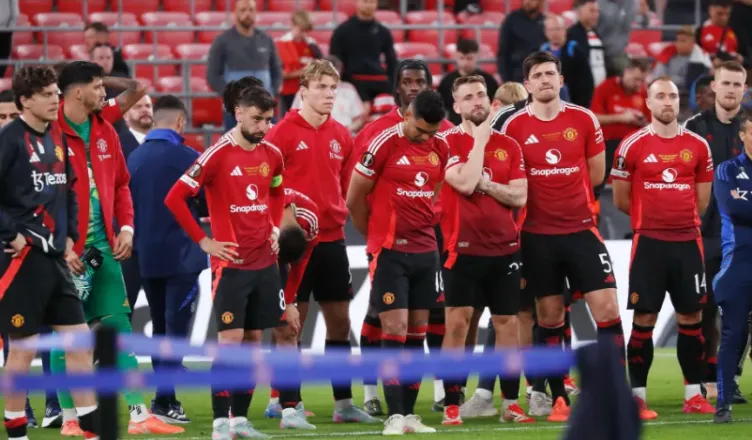 Manchester United nxjerr në shitje gjithë skuadrën pas dështimit në finalen e Europa League