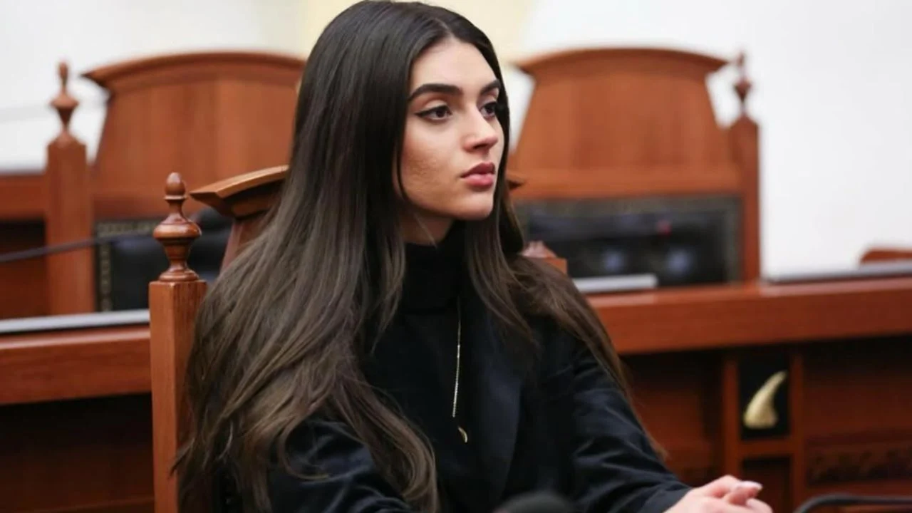 Përçarje në PD/ Andia Ulliri kërkon mandatin e Arjan Ndojës në Durrës