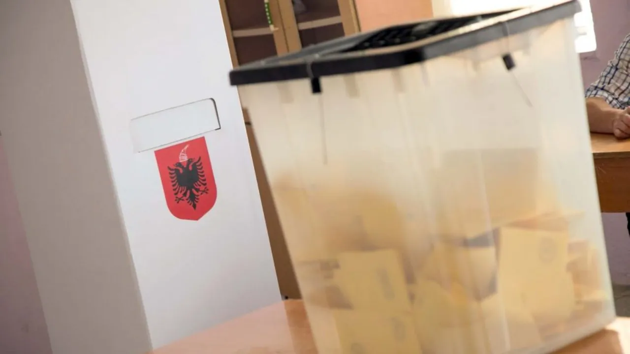 Shqipëria në heshtje elektorale, “ngrijnë” aktivitetet politike publike