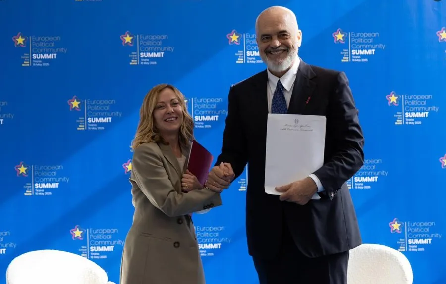 Meloni i dorëzoi Ramës dokumentin final të njohjes së pensioneve me Italinë, ja kur hyn në fuqi marrëveshja