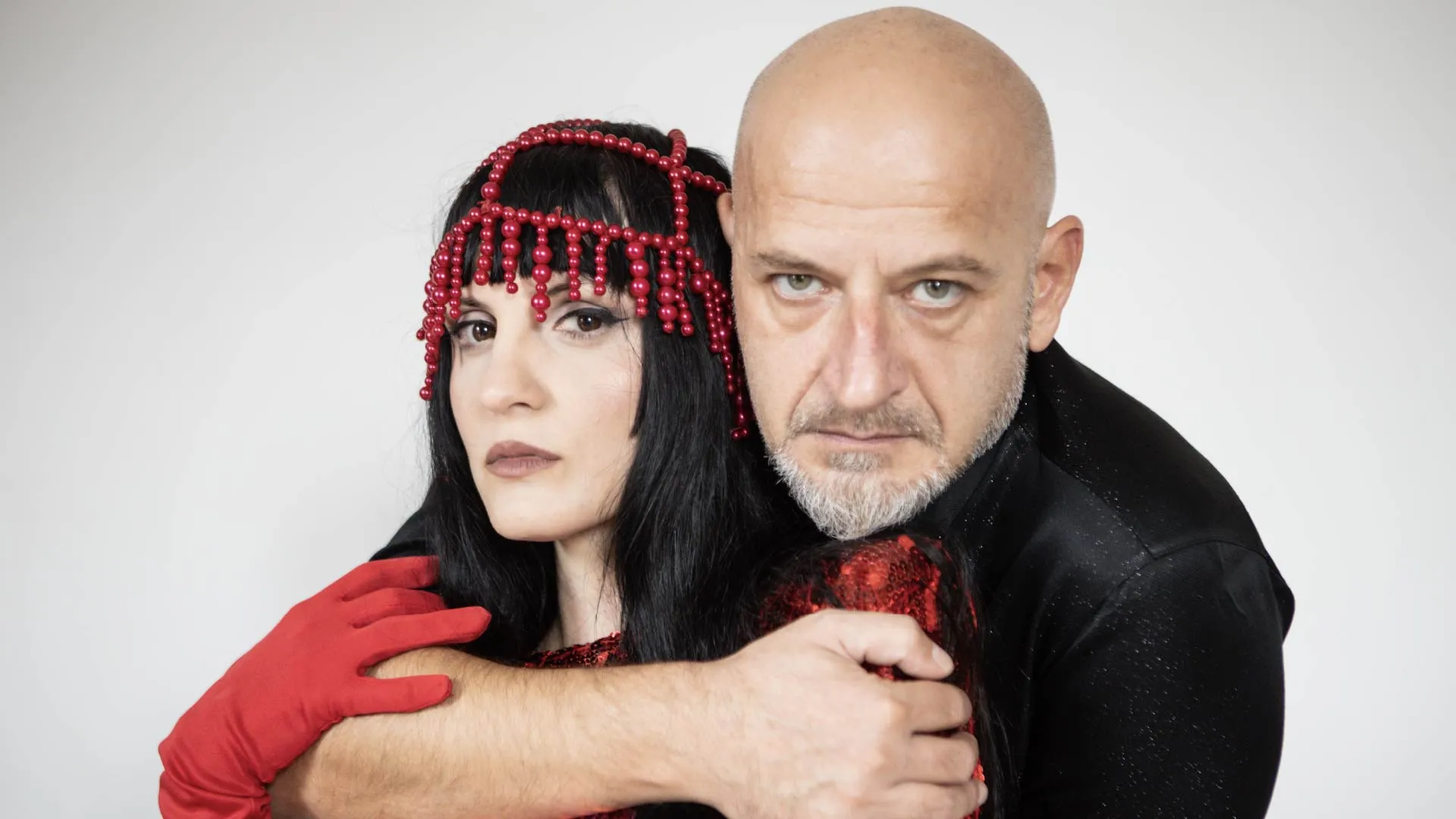 “Rozafa” në Eurovizion, Beatriçe Gjergji habit me krijimin e fustanit të saj për të përfaqësuar Shqipërinë!