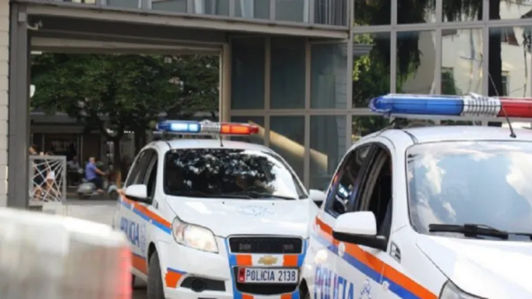 Ngjarje makabre/ Djali mban trupin e nënës në garazh për t’i marrë pensionin