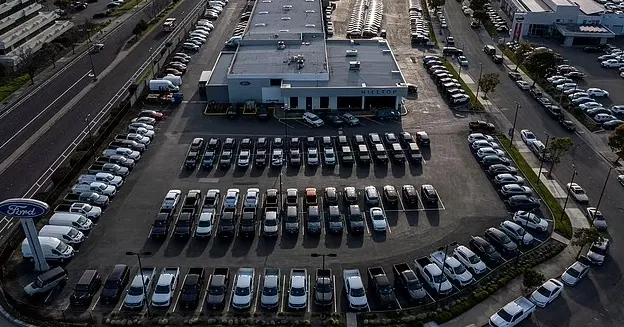 Prodhuesi gjigant i makinave tërheq 274 mijë automjete me urgjencë nga tregu