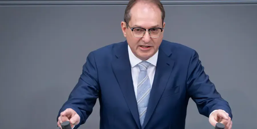 Ministri i brendshëm me projektligj për kufizimin e ribashkimit familjar për refugjatët në Gjermani