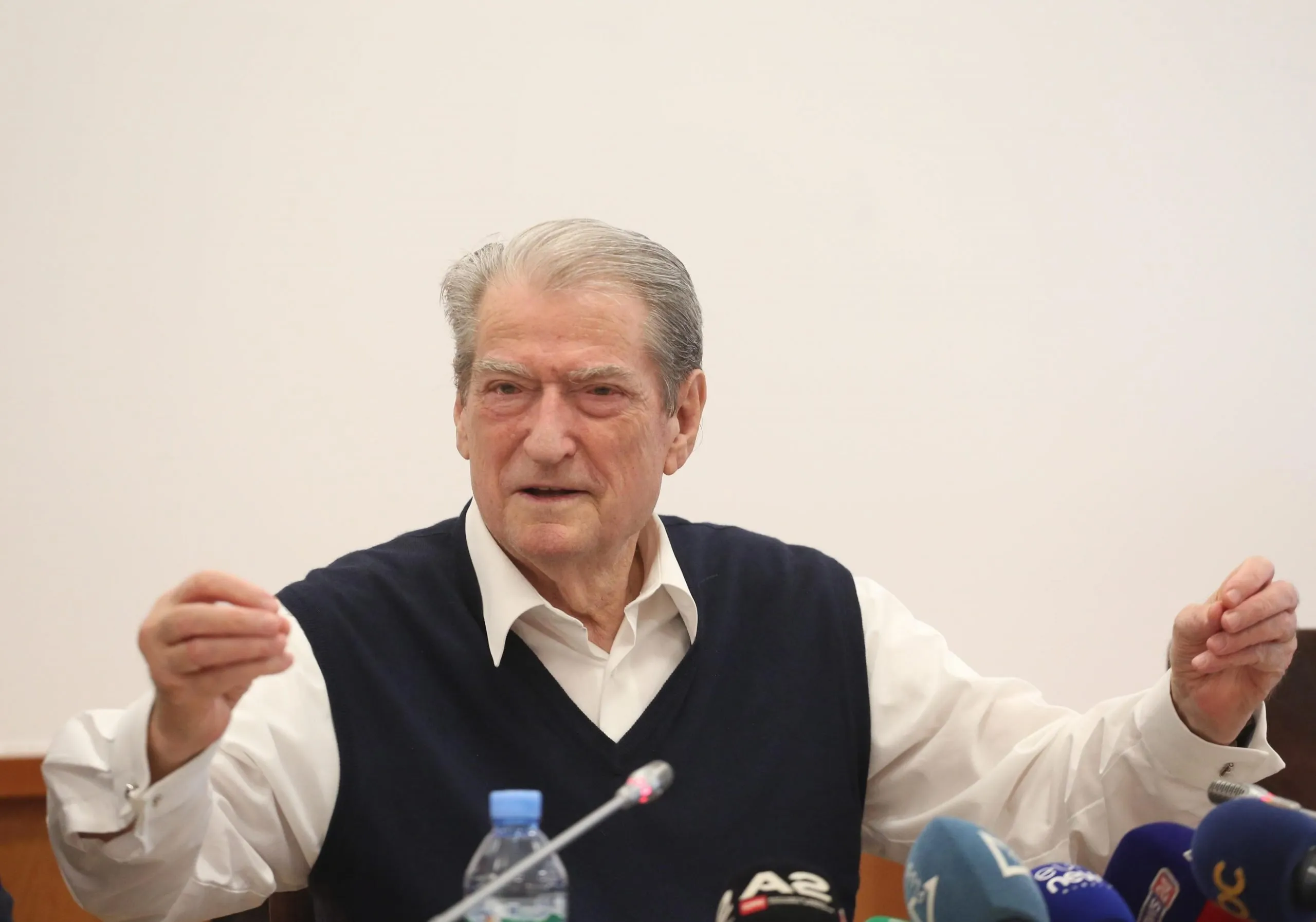 6 mln dollarë për të hequr “non gratën”/ Berisha thyen heshtjen për kontratën e lobimit