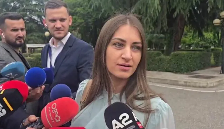 Spoti skandaloz për fushatë/ Edona Bilali mbron veten: Jashtë Shkodre s’e kuptojnë këtë lloj humori