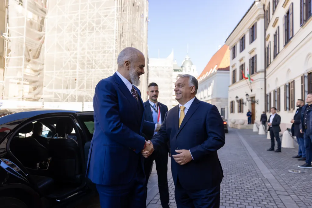 Nga Orbani tek Meloni e Starmer, “të djathtët” e Europës urojnë Ramën për fitoren