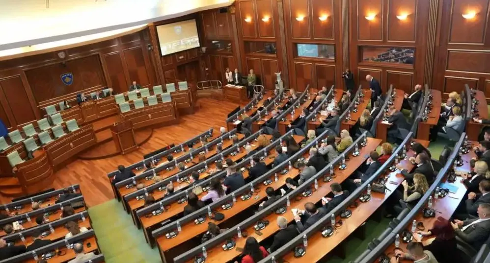 Dështon për herë të 10-të konstituimi i Kuvendit të Kosovës, deputetët refuzojnë votimin e fshehtë