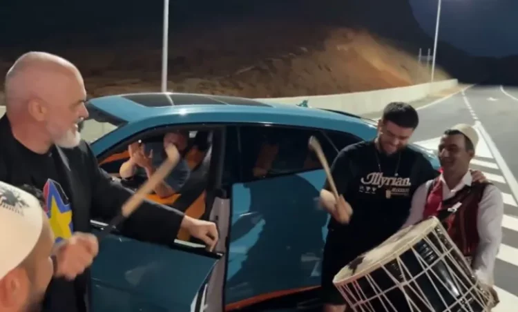 Pasi i quajti “çyrykë”, Rama karshillëk dibranëve me Lamborghinin e Noizy-t! Shpërthen rrjeti: Shesin p*rdhë me makina deri në 300 mijë euro