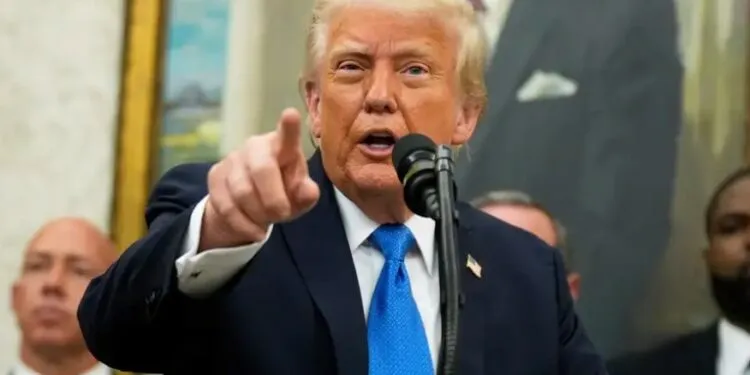 Trump kërcënon me tarifa të tjera ndaj mallrave të BE-së dhe iPhone-ëve të Apple