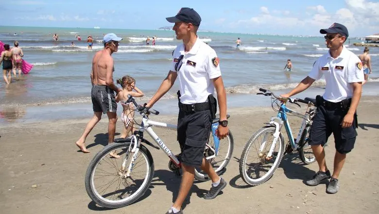 Policia plan masash për sezonin turistik: Efektivët me turne 12 orëshe në zonat bregdetare