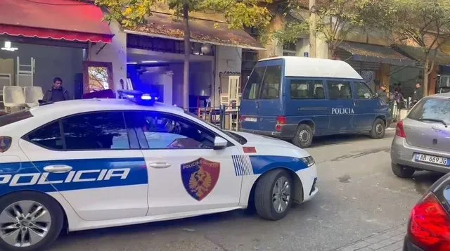 Lushnjë/ Hyri në banesën e të resë dhe tentoi të kryejë marrëdhënie, shpallet në kërkim 40-vjeçari