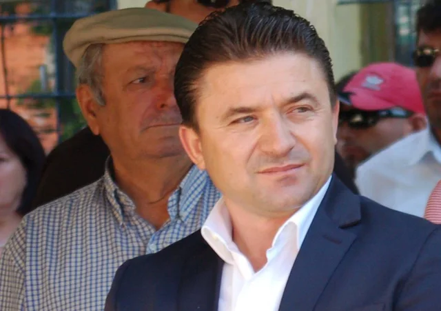 Merret zyrtarisht i pandehur ish-kryebashkiaku i Kavajës Elvis Rroshi