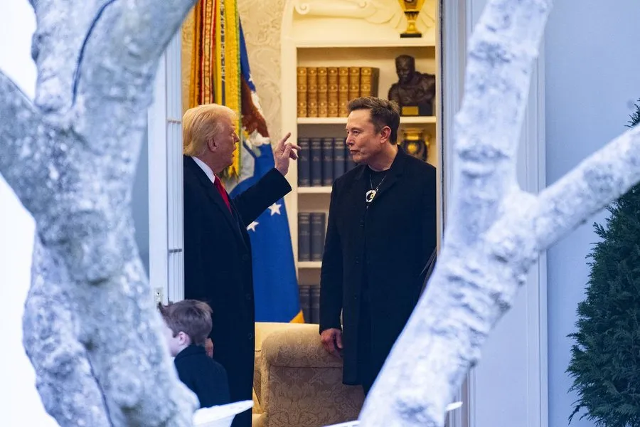 Çfarë ndodh kur Presidenti i SHBA zihet me njeriun më të pasur në botë?