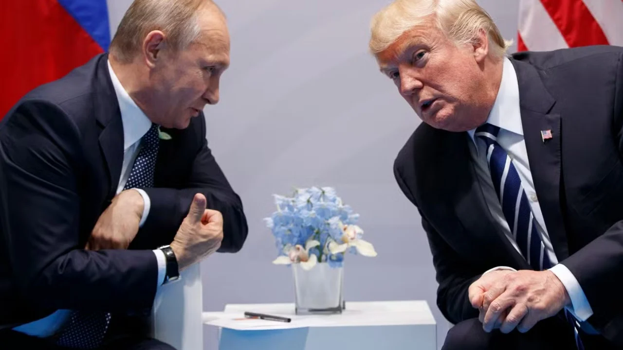 Trump mbi një orë telefonatë me Putin, “nderi” që i kërkoi