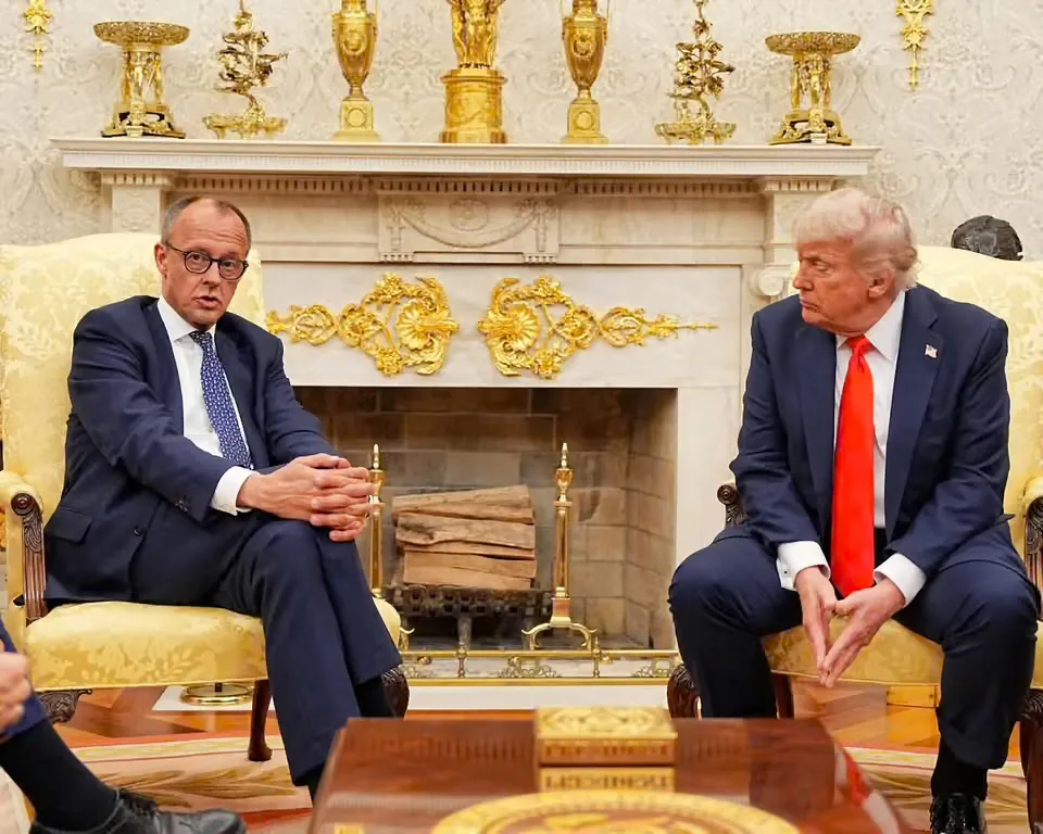 Kancelari gjerman takon Trump për herë të parë, e përkëdhel me dhuratën e veçantë
