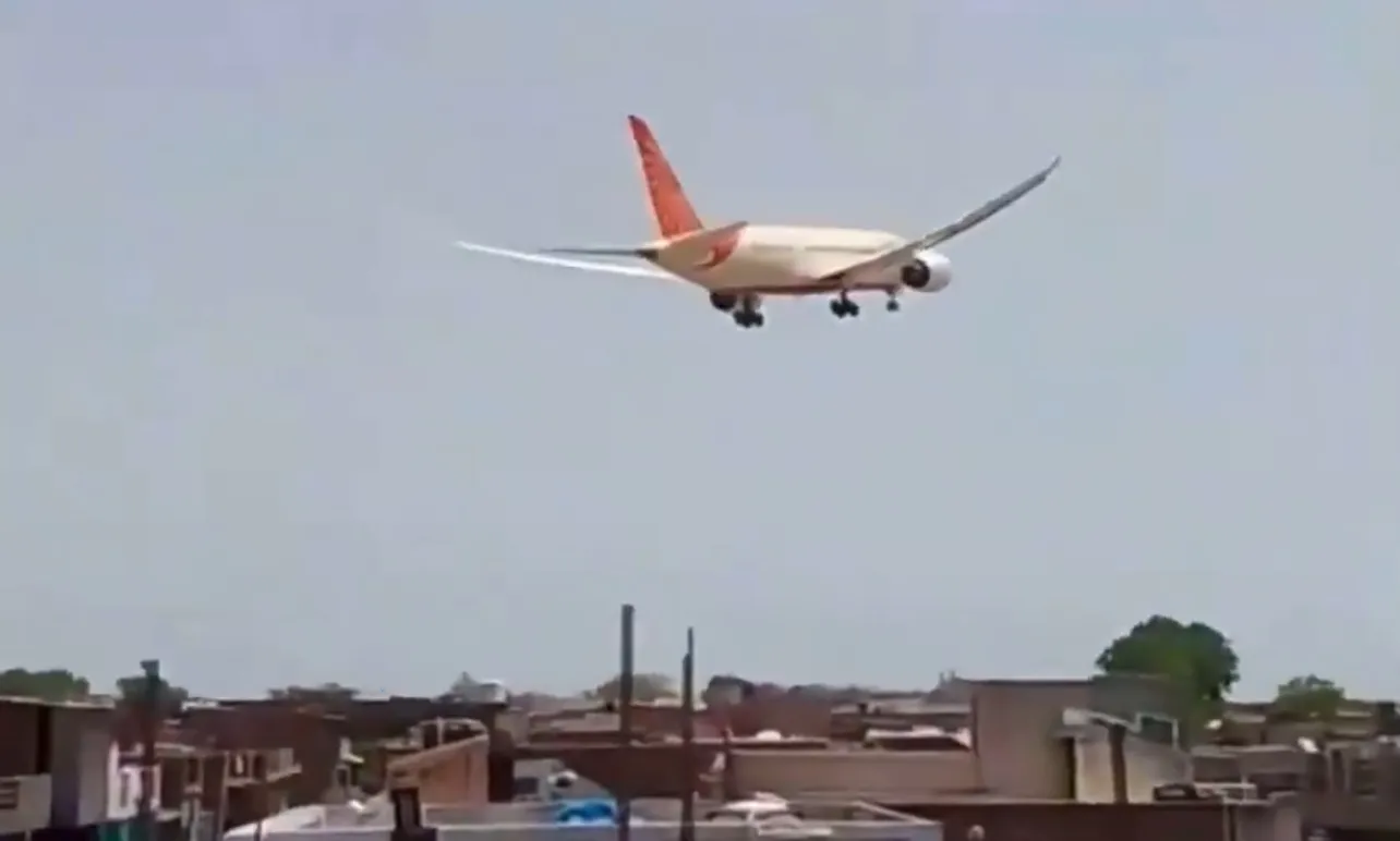 Dalin pamje të reja nga rrëzimi i avionit në Indi (Video)