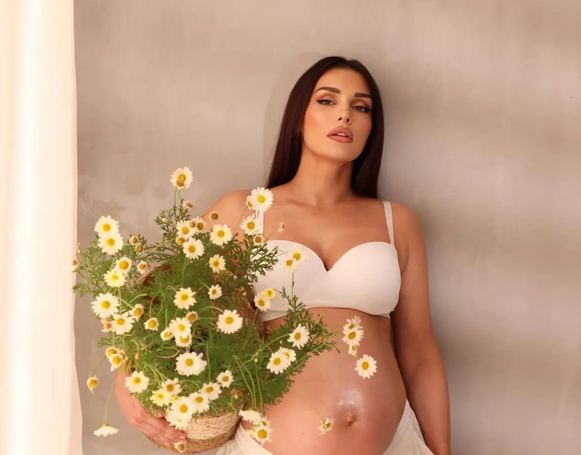 Eliona Pitarka bëhet nënë për herë të tretë, zbulohet “sekreti” i gjinisë