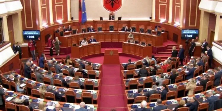 Opozita bojkoton, Kuvendi kalon me 71 vota ndryshimet në buxhetin e 2025