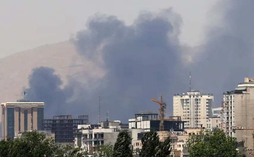 Sa janë të realizueshme kërcënimet e Iranit për largim nga traktati bërthamor dhe bllokada në Hormuz?