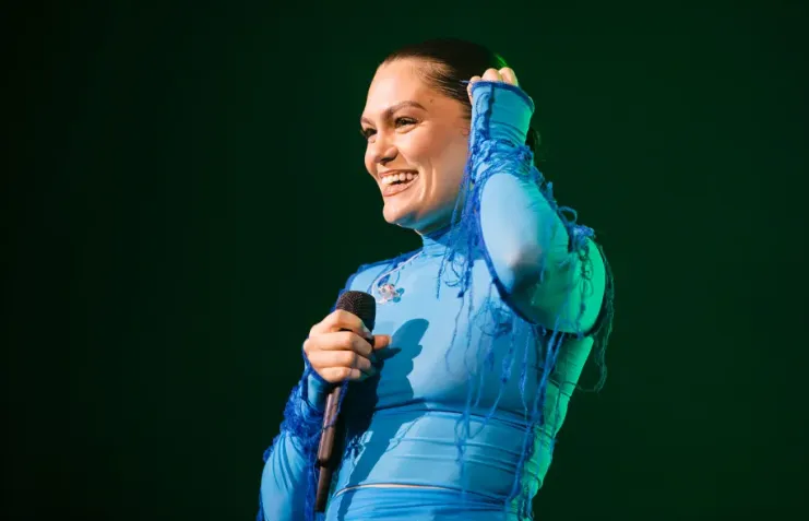 Jessie J diagnostikohet me kancer të gjirit