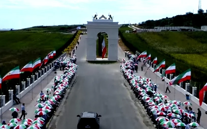 Muxhahedinët në Manzë reagojnë për luftën në Iran: Duam Republikë Demokratike, as luftë, as pajtim!