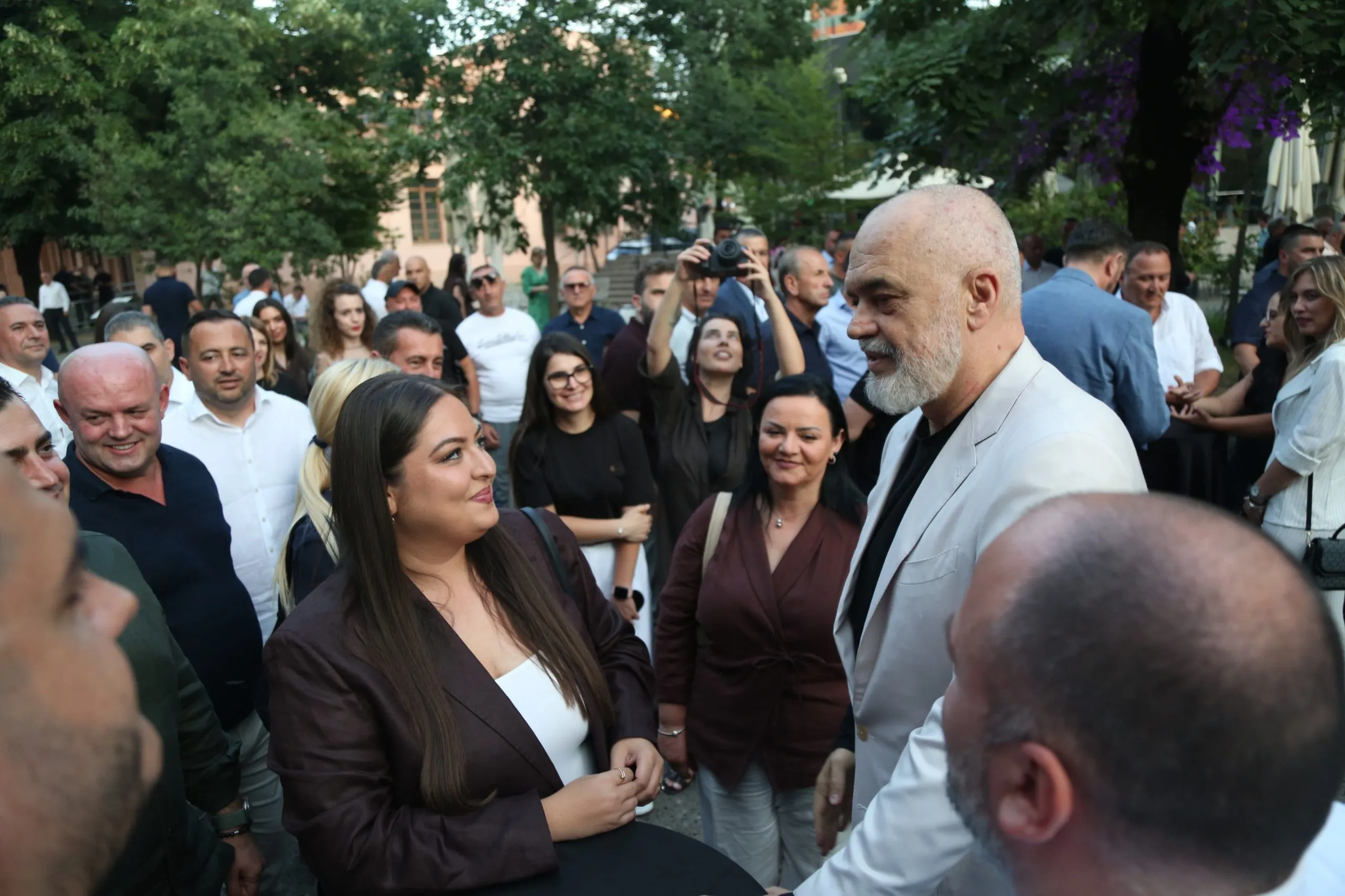 Ditëlindja e PS përmes fotove/ Rama batuta me Sara Milën dhe Zegjine Çaushin