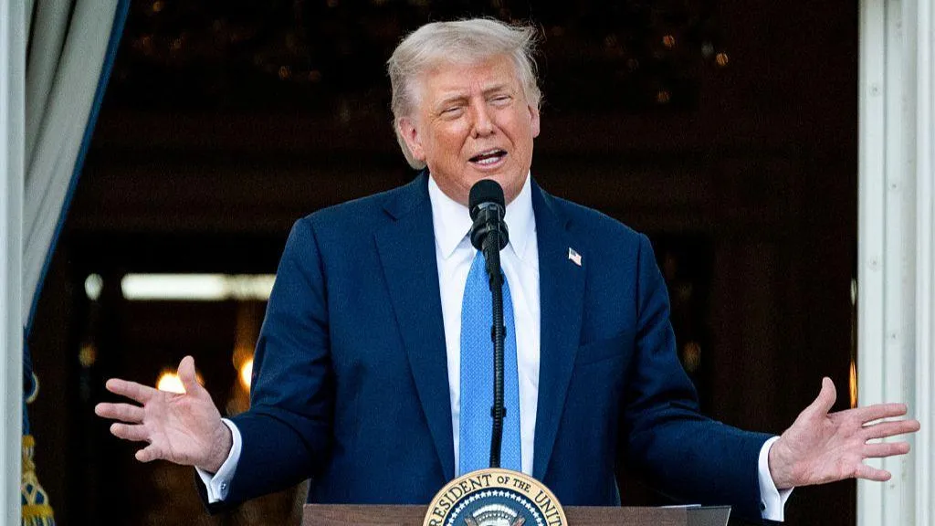 Trump ndalon udhëtimet në SHBA nga 12 vende