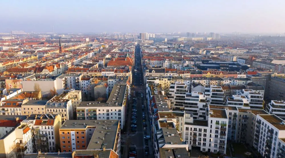 Gjermania ofron strehim gati falas, luftë shpopullimit