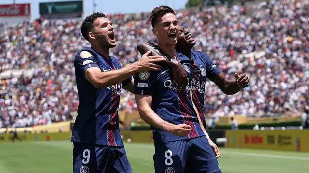 PSG mposht Atletico Madridin me 10 lojtarë