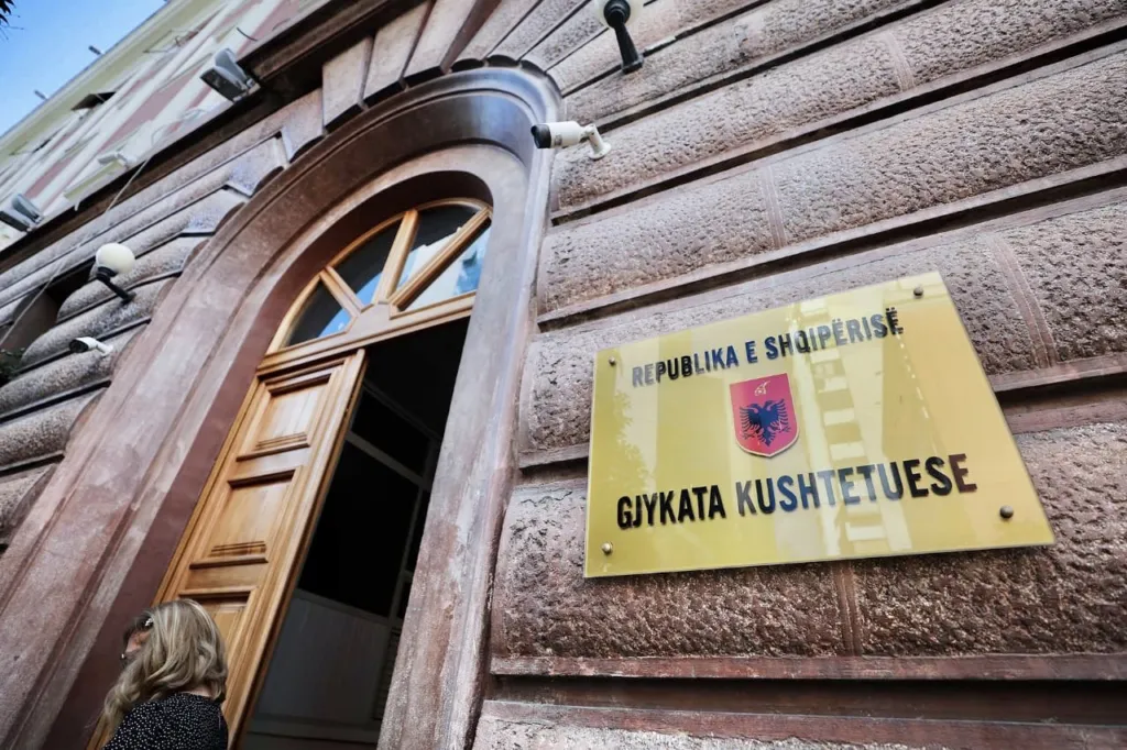 Mbyllja e TikTok, Gjykata Kushtetuese pranon shqyrtimin e vendimit të qeverisë, por rrëzon pezullimin e tij