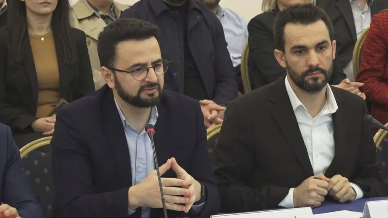 Plas te koalicioni “Nisma Shqipëria Bëhet”/ Adriatik Lapaj sulmon Endri Shabanin: Mbarë të shkoftë me dajon!