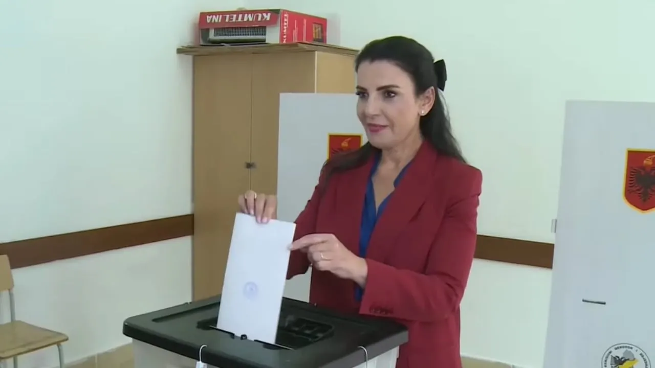 Balluku fajëson lodhjen e numëruesve për tjetërsimin e qindra votave në Fier